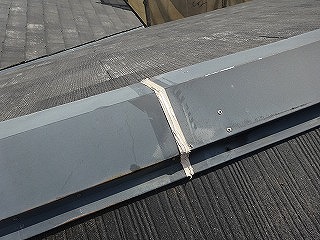 屋根板金 コーキング後 雨漏り、水分侵入による腐食を防ぎます