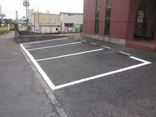 成田市で駐車場のライン塗装をしました。