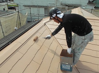 屋根 上塗り　これで屋根の塗装は完了となります。