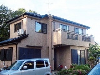 富里市で屋根カバー工法・外壁クリヤー塗装工事しました。