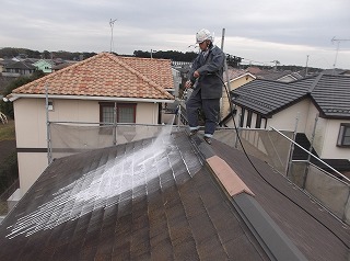 屋根　バイオ洗浄　泡泡です。