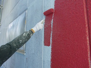 続いて外壁中塗り塗装