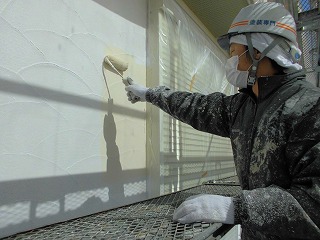 外壁　中塗り塗装　塗料はキルコートです。