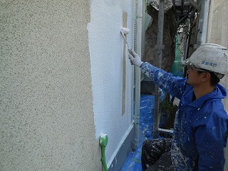 クラックなどの補修をしてから外壁下塗り塗装！