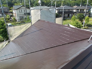 屋根仕上がり。遮熱塗料で日光を反射します(^^)