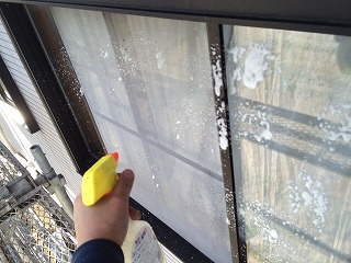 工事完了後には普段手の届かない窓の外側のサービス清掃！