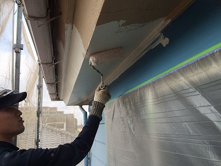 破風板、軒天井は防火造りの為、外壁と同じ仕様で塗装となります。