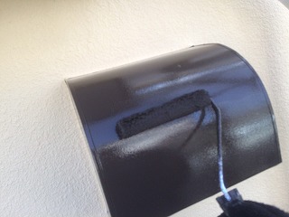 鉄製の換気フードも劣化対策に錆止め塗装です。