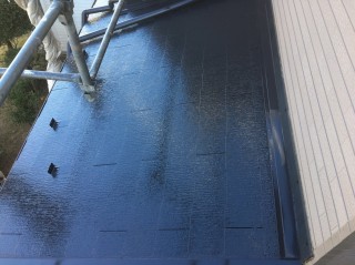 下屋根も同工程で塗装！