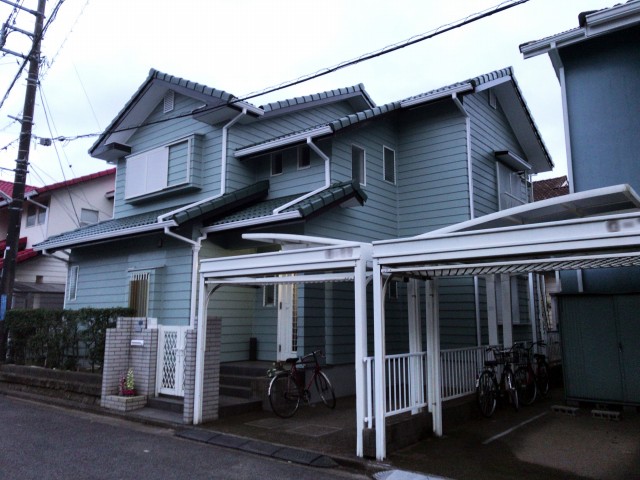 佐倉市で瓦屋根とドイツ張り外壁をエアレス塗装！