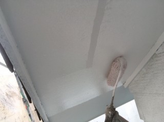 軒天は外壁塗装よりも先に仕上げます。