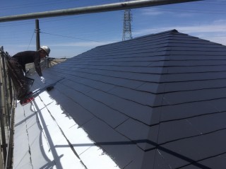 屋根、中塗り塗装！