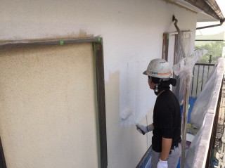 外壁も洗浄後は下塗り塗装から開始！
