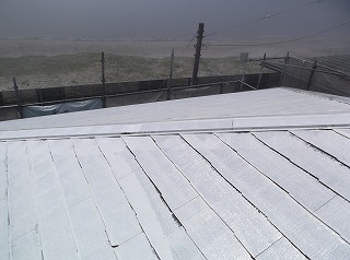 屋根 下塗り2回目 後　これで塗料の吸い込みを完全に抑えます。