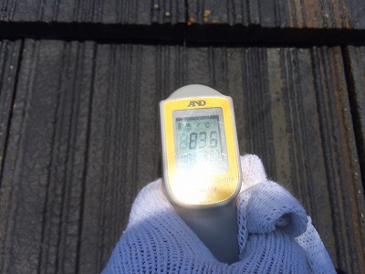 瓦屋根 温度測定 83.6℃