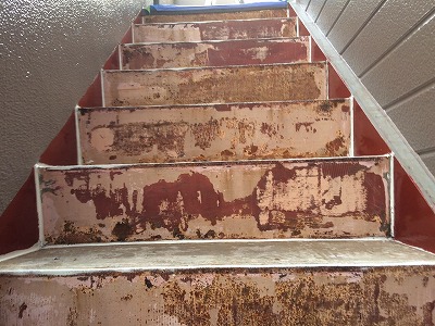 鉄骨階段 ささら 錆止め塗装