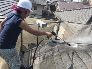 屋根 高圧洗浄作業