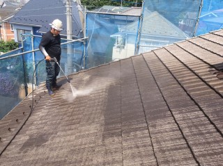 屋根 高圧洗浄作業1