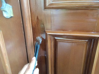 玄関ドア 刷毛塗装