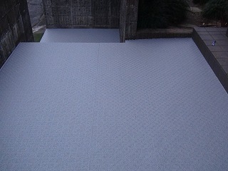 香取市で玄関前の土間にタキロン長尺シートを貼りました。