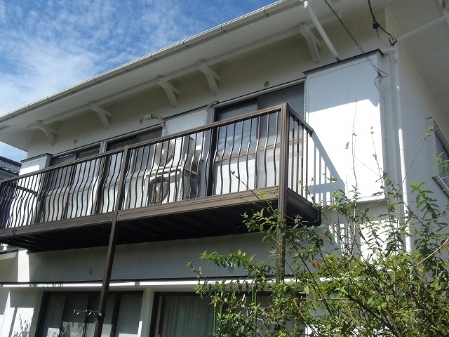 野田市で屋根・外壁塗装！一緒に歪んだ雨樋や傷んだ軒も張り替えました。
